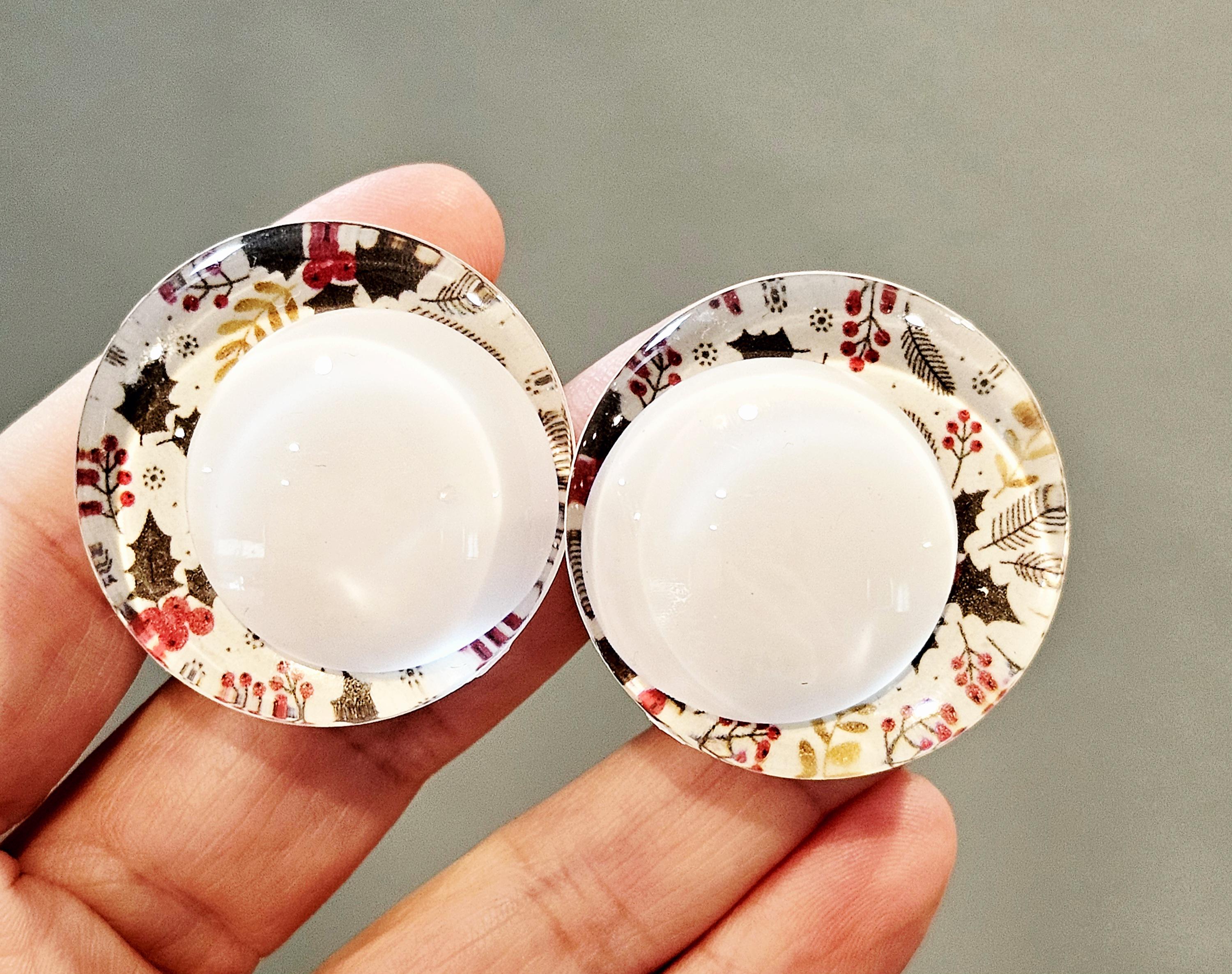 Holly and Berries Off Center Safety Sinker Eyes 16-35mm